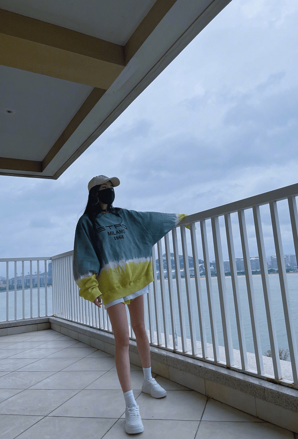 服装|杨幂真是有实力，穿着运动款的衣服，但却有一种高级模特感