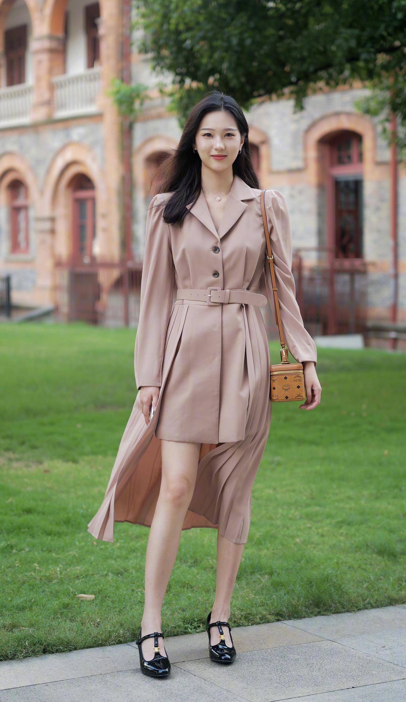 爱美|尖头细跟鞋增高显瘦还提升气质，让爱美的女生穿出气质美