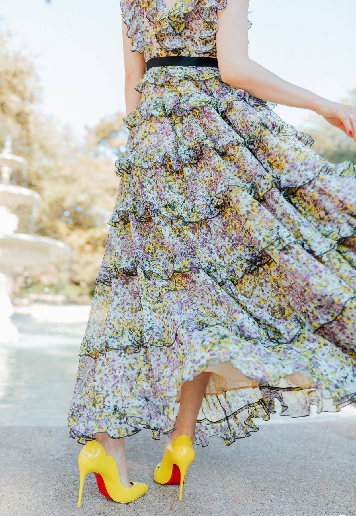 高跟鞋|韩雪的气质不一般，穿上渐变色设计的淡蓝色连衣纱裙，优雅又温柔