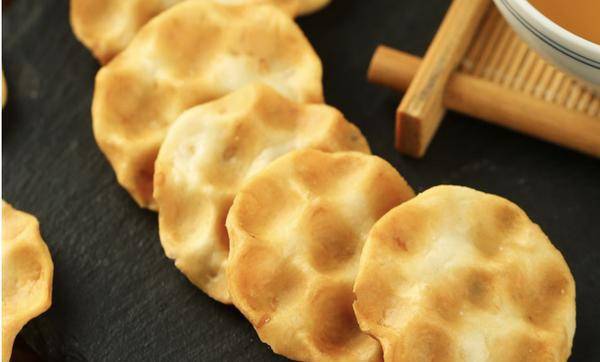 小谈|买饼干时,别总惦记着“奥利奥”,此款网红饼干,好吃解馋还平价