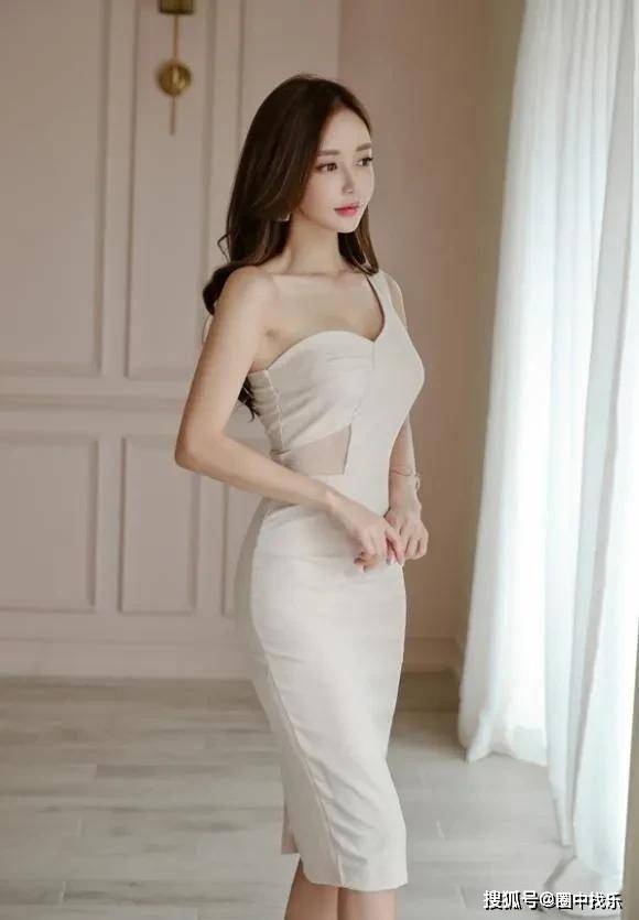 胜任|时尚韩式穿着？只有她才能胜任，身材曼妙气质更美