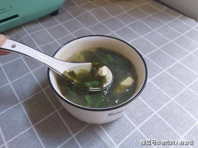 原創裙帶菜豆腐湯營養健康食材簡單清淡鮮美全家都很喜歡