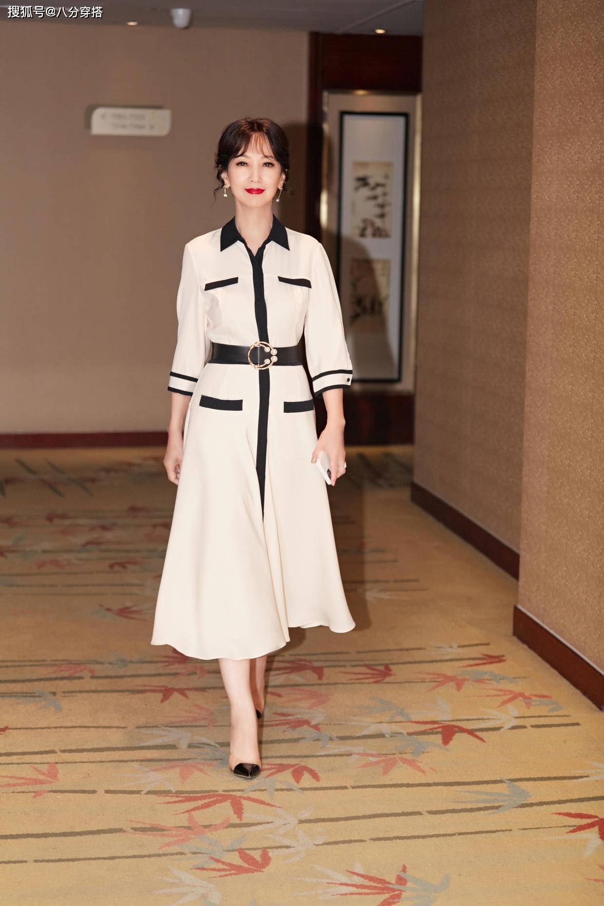 原创66岁赵雅芝太抗老,穿蕾丝连衣裙优雅温柔,状态不输"00后"