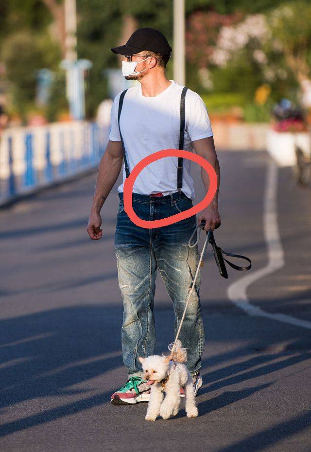 大肚子|米兰达可儿10长子罕穿潮服,大肚子胖成球!精灵王子露红底裤太尬