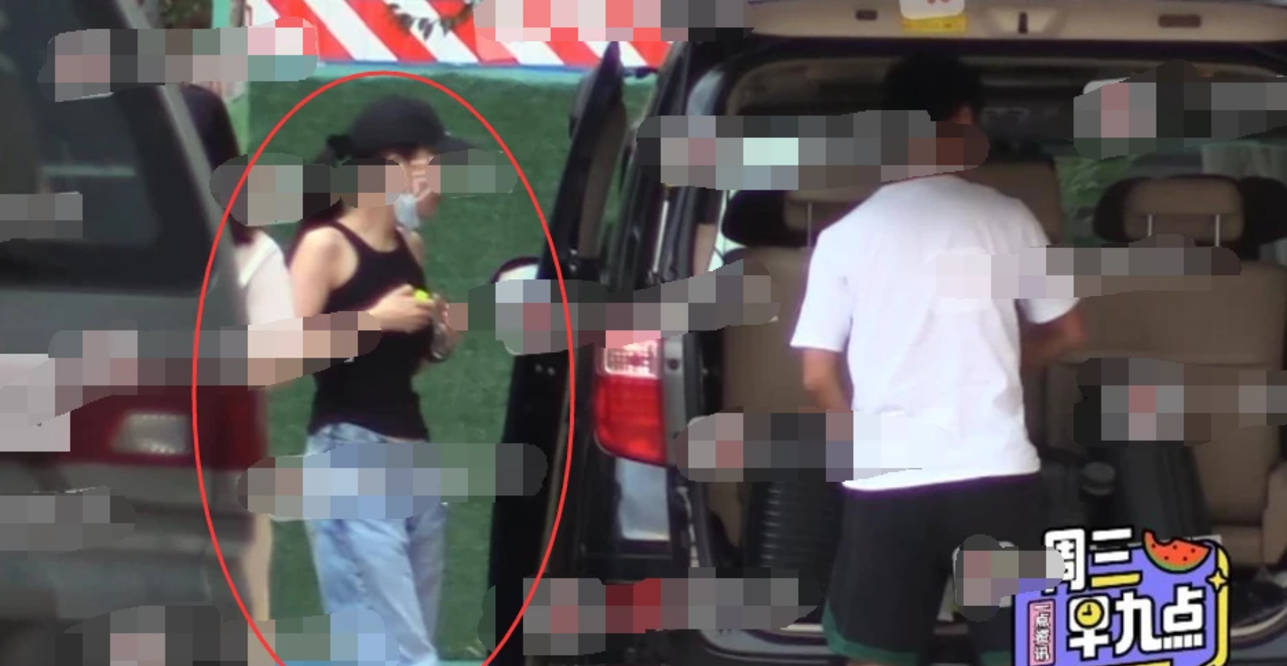 马伊琍|新女友获认可？文章疑带女友陪爱马比赛，她打扮时髦身材超性感