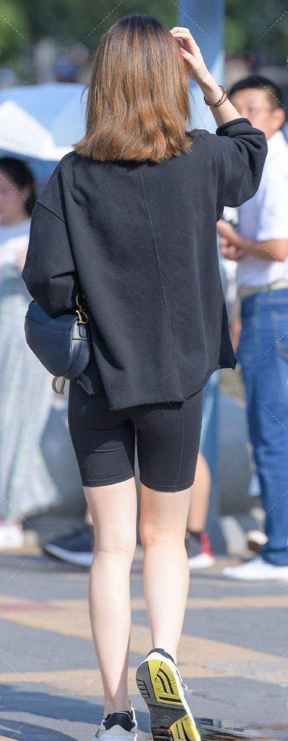 曲线|迷人的打底裤穿着舒适又不失自由感，拉伸身体曲线，充满美感