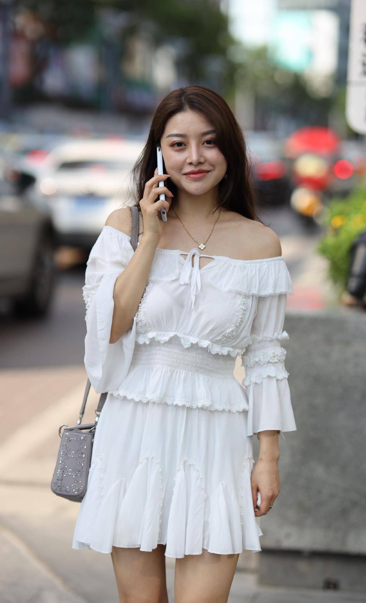 微胖女生怎样穿显瘦连衣裙 d95dc0b43d0f4ccda2dc1d8b9284c847.jpeg