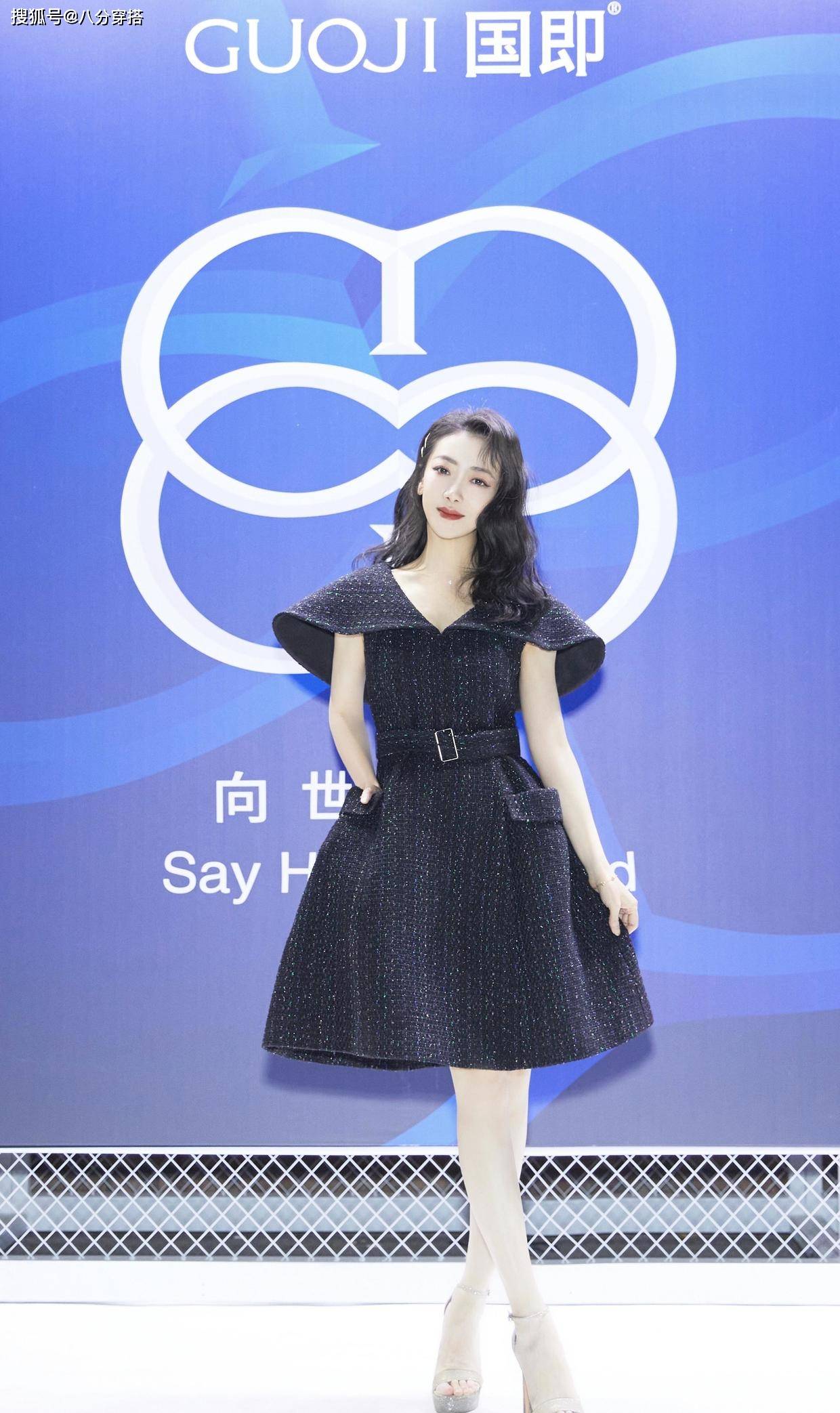 黑色|陈紫函逃过中年发福,穿绿色亮片旗袍性感时髦,身段婀娜不输少女