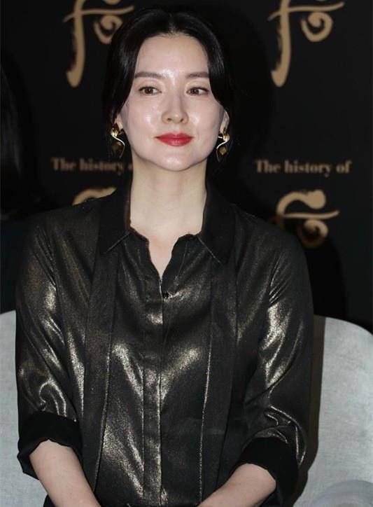 女神|李英爱自然老的样子真美好，虽然打扮得有些朴素，但气质是真的好