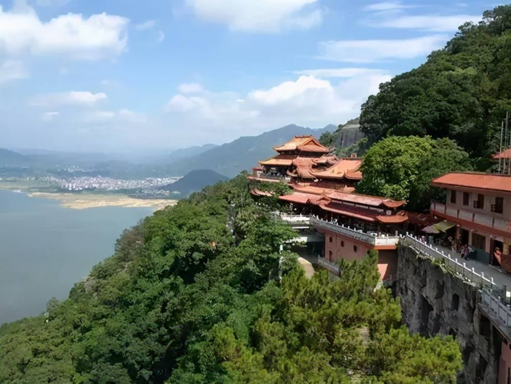 原创真是神奇首善曹德旺发财有来由4次上福清石竹山次次点迷津