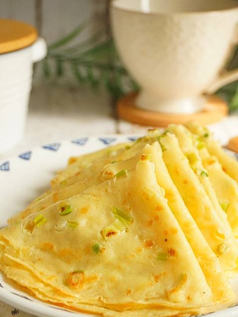 小勺|又薄又软的鸡蛋饼，面粉和水的比例很重要，营养早餐15分钟就上桌