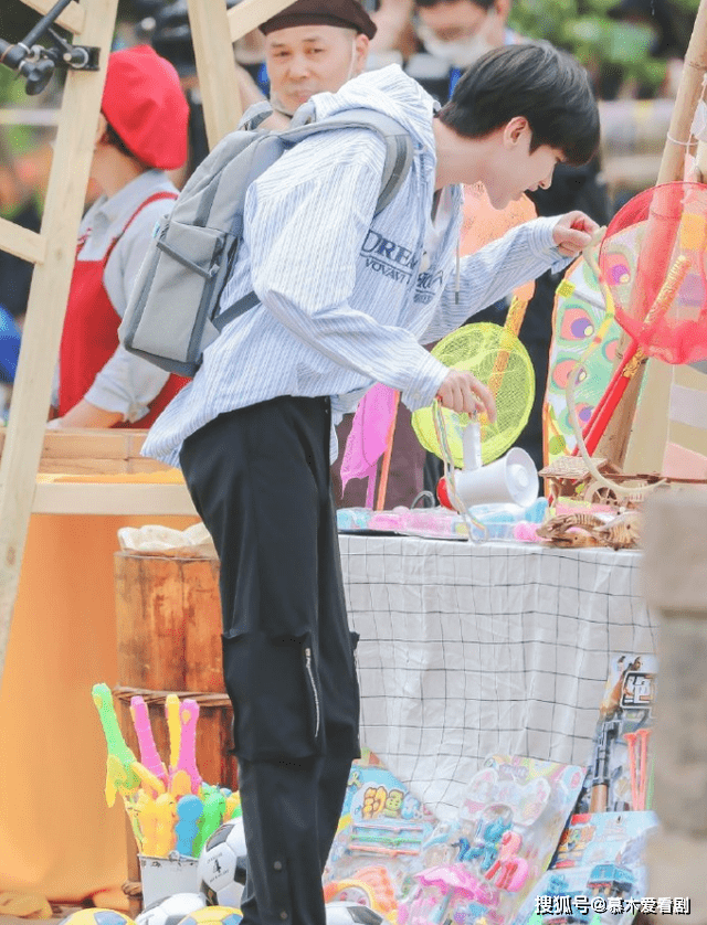 角色|蔡徐坤竟与杨超越同岁,出道9年的他,如今扛起《跑男》收视率?