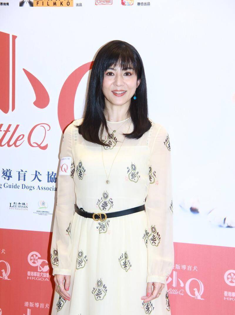 形式|杨采妮不减当年风采，奔五的年纪穿“少女裙”，看着不输小姑娘
