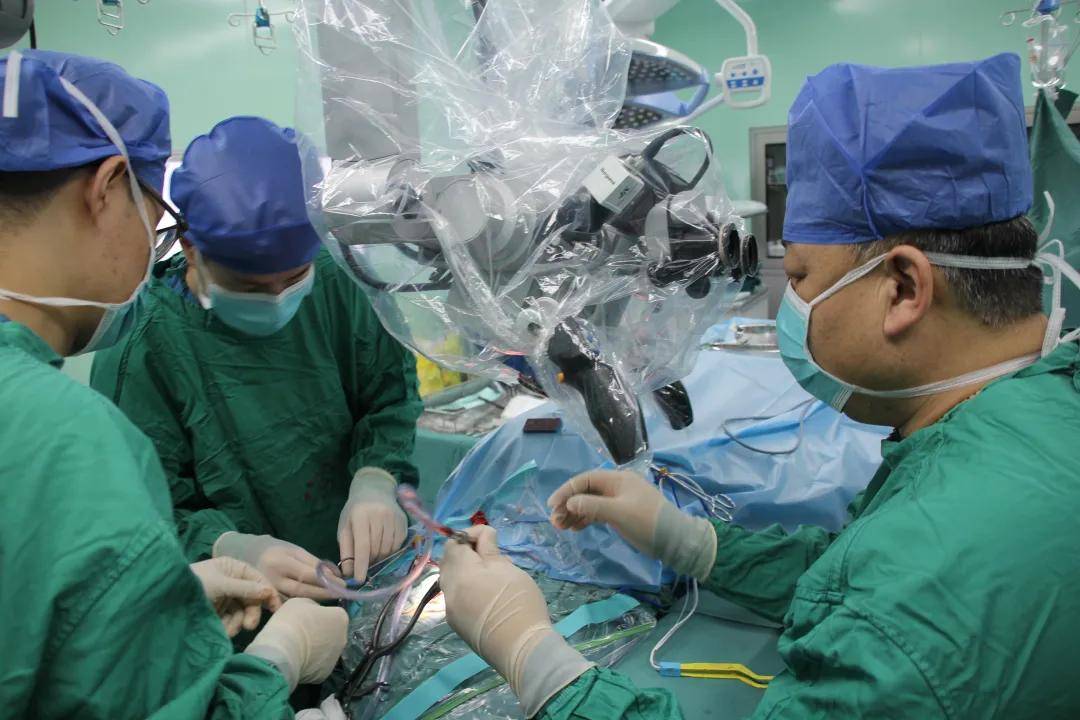 脖子|28岁程序员查出严重性颈椎病！深思：颈椎病这道坎跨不过去了吗？