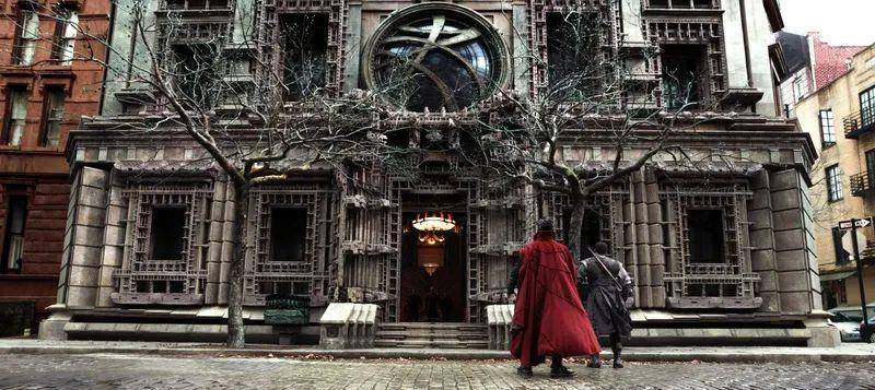 圣所前|《蜘蛛侠3》新剧透照曝光！蜘蛛侠和奇异博士同框，在圣所前互相道别