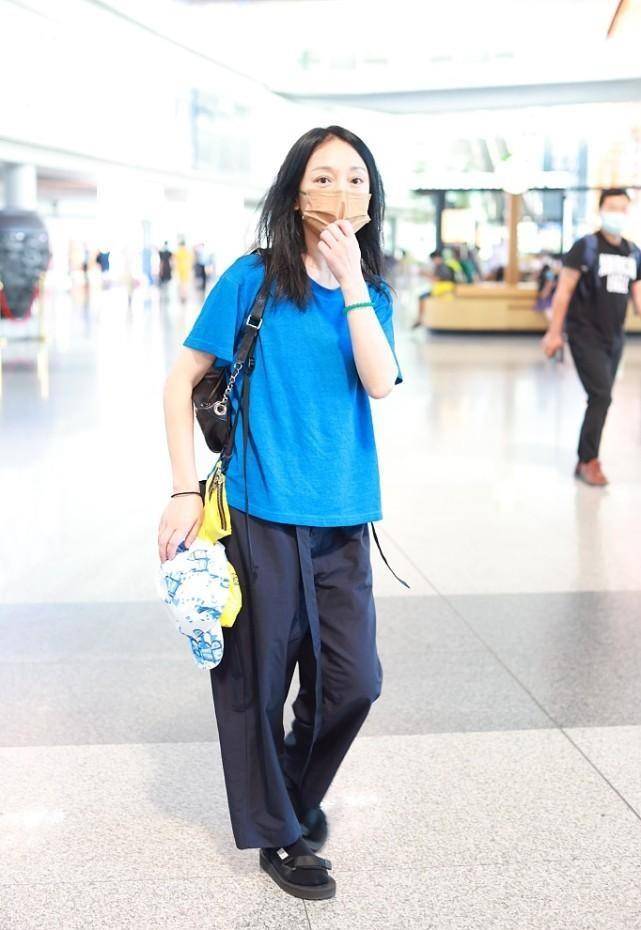 颜色|演技派底气就是足，周迅不仅穿的衣服很简单，头发都是乱糟糟的