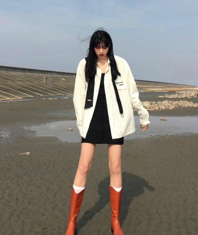 服装|中年女人最爱的黑白配，再加入一点“亮色”，就会高级得令人神往