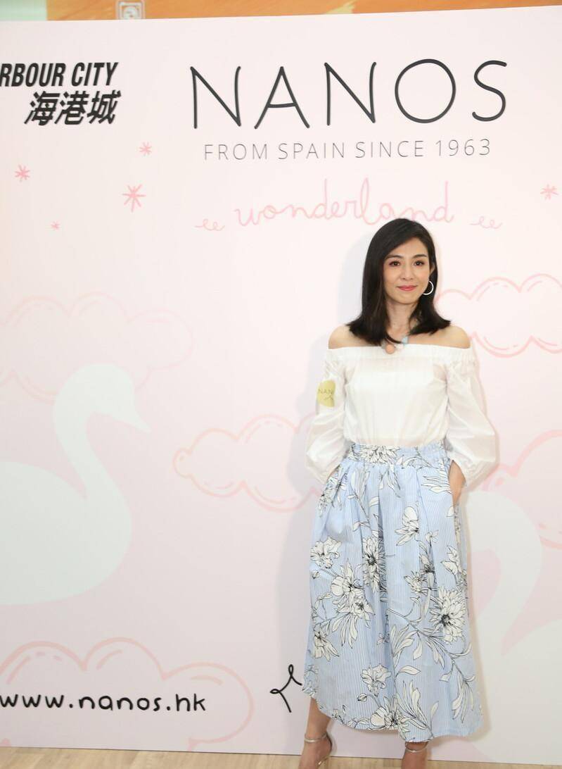形式|杨采妮不减当年风采，奔五的年纪穿“少女裙”，看着不输小姑娘