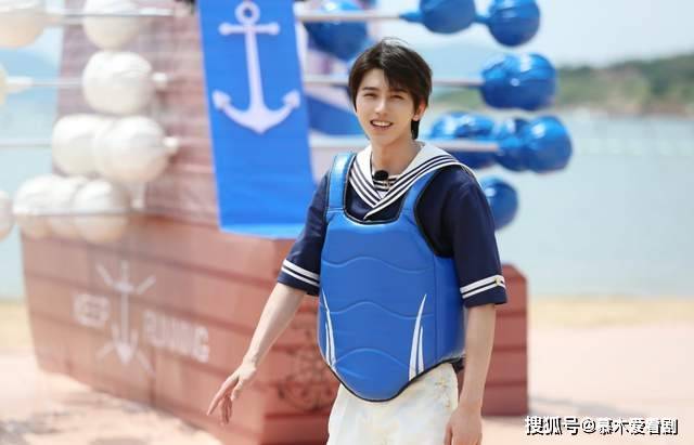 角色|蔡徐坤竟与杨超越同岁，出道9年的他，如今扛起《跑男》收视率？