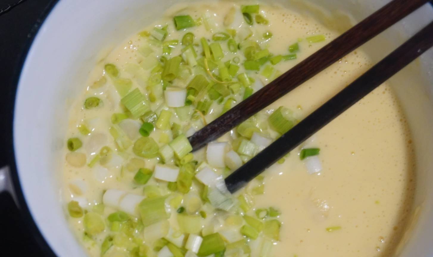 小勺|又薄又软的鸡蛋饼,面粉和水的比例很重要,营养早餐15分钟就上桌