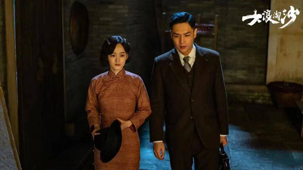 身材|何泓姗气质真好，穿旗袍美的动人一点不像34岁，不愧是“小周迅”