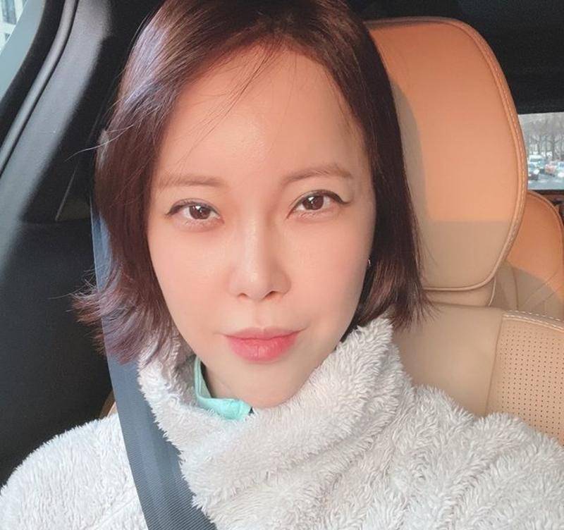 双眼皮行距越来越宽,韩国歌后白智英忙赶场,靠着嗓子才能养全家