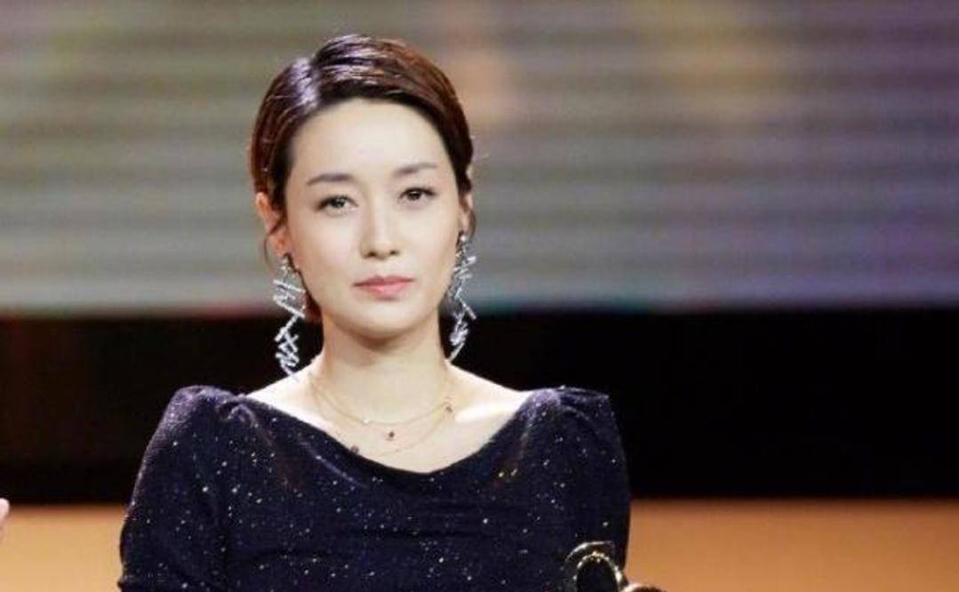 因为|马伊琍再次打脸恶嘲,中年离异的女人又怎样,她照样活得出彩!!