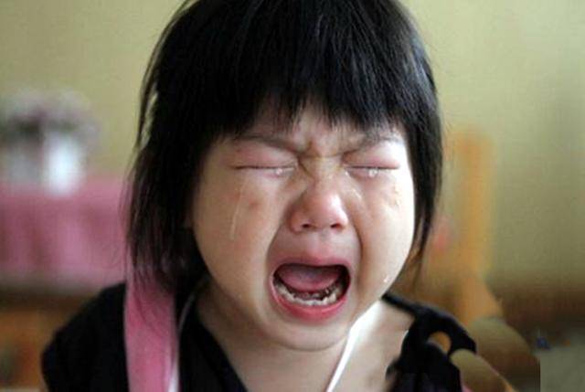 因为|“我要把妹妹扔掉”二胎父母要做的不是一碗水端平，而是“偏心”