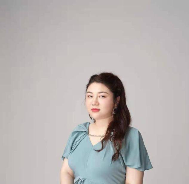 装饰品|杨天真瘦身太厉害，高调穿束腰裙竟不见小肚子，罕见温婉风好知性
