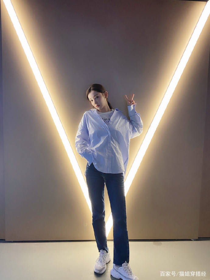 毛衣|《司藤》沈银灯反差大:剧中阴险遭人恨,戏外却打扮甜美真讨喜