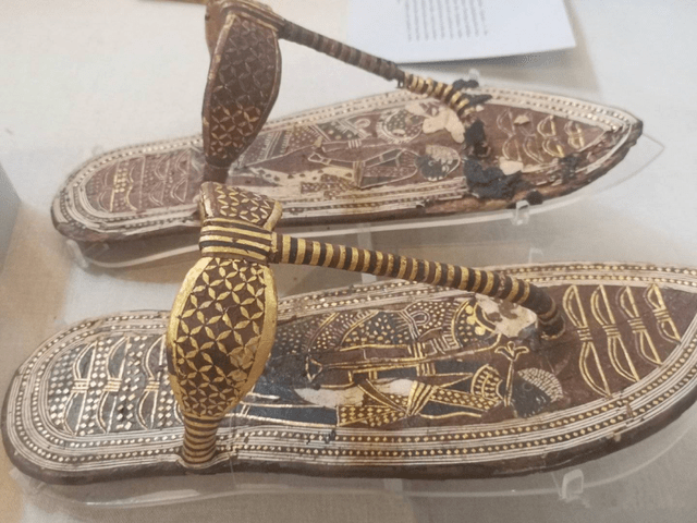 in|【语斋.翻译】凉鞋可不是cool shoes,买鞋时别说错哦