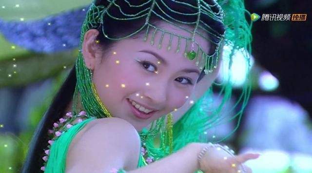 赵丽颖|古装绿衣美人：刘亦菲脱俗，赵丽颖灵动，热巴娇俏，她俩最经典！