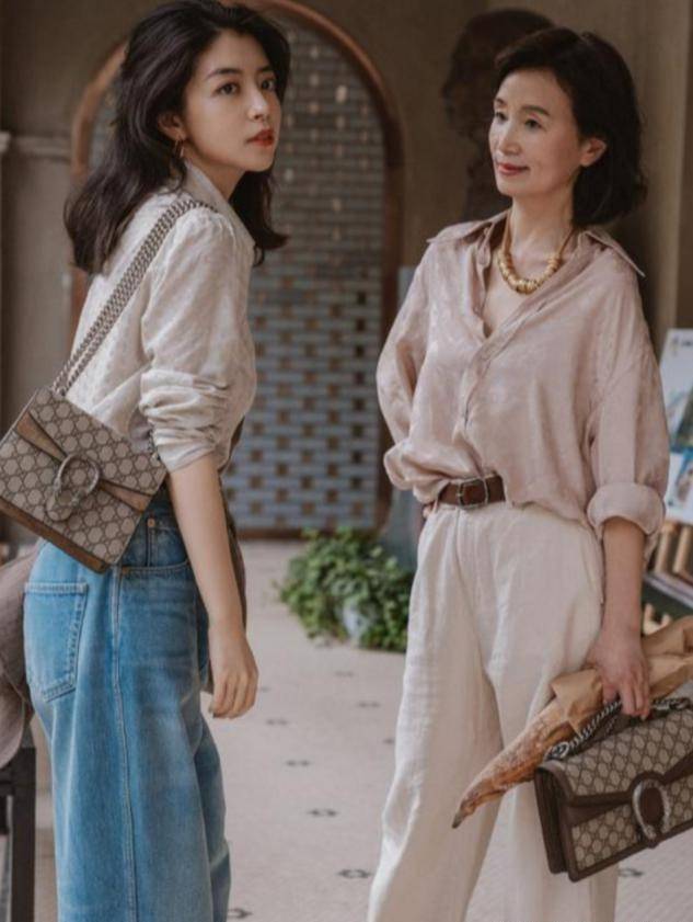 三木|被三木妈妈的夏日穿搭圈粉了，50岁美得优雅不做作，气质真高级
