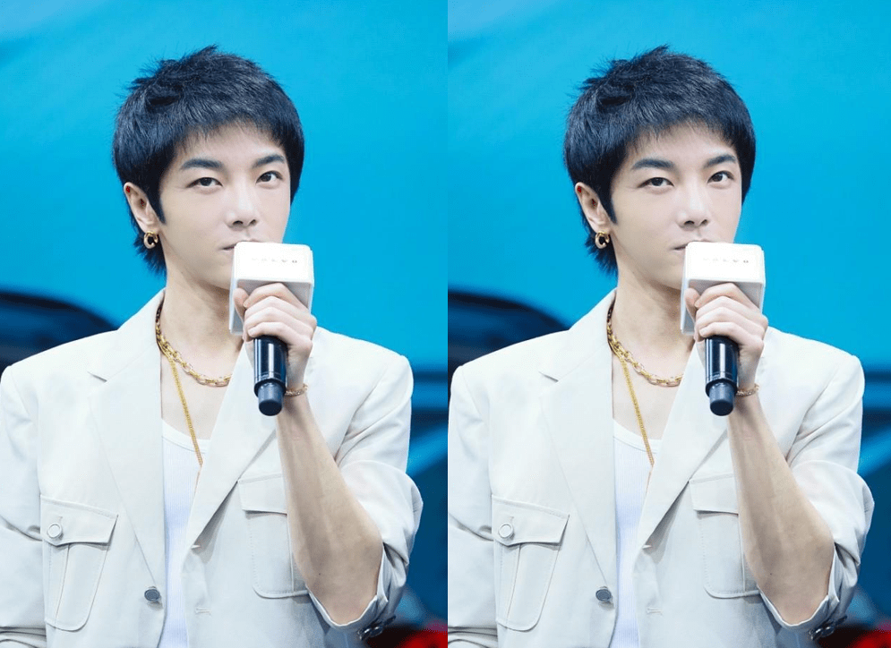 华晨宇|华晨宇这少年感不是吹的，穿白色外套简约低调，青春洋溢