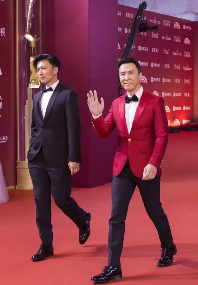黑色|谢霆锋都40岁了，可气质仍然似潇洒少年，穿黑色显身材清瘦