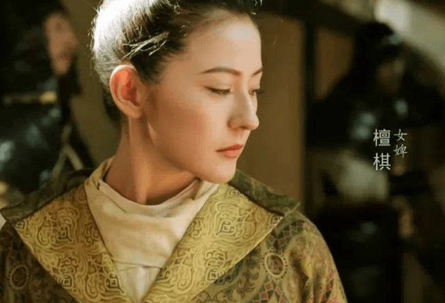 赵丽颖|古装绿衣美人：刘亦菲脱俗，赵丽颖灵动，热巴娇俏，她俩最经典！
