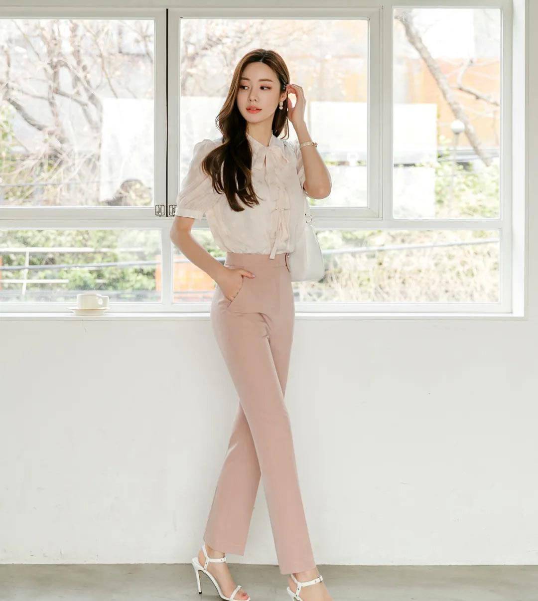 职场|行走职场，这样穿就对了！12套“温柔”办公室穿搭，利落还大气