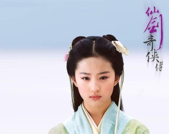 赵丽颖|古装绿衣美人：刘亦菲脱俗，赵丽颖灵动，热巴娇俏，她俩最经典！