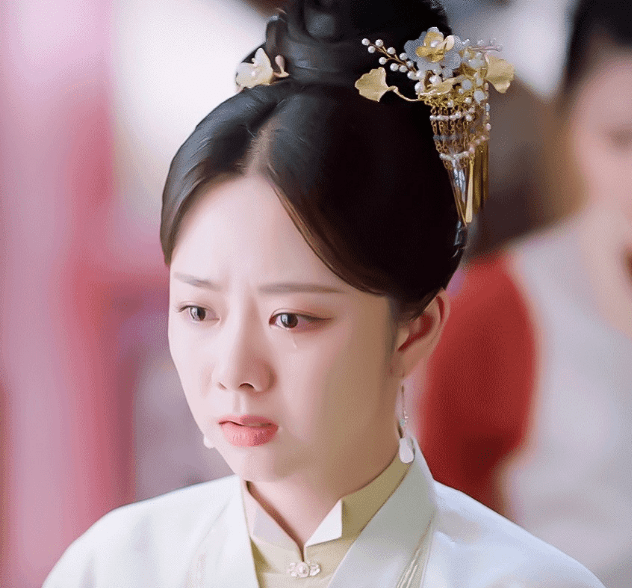 赵丽颖|古装绿衣美人：刘亦菲脱俗，赵丽颖灵动，热巴娇俏，她俩最经典！
