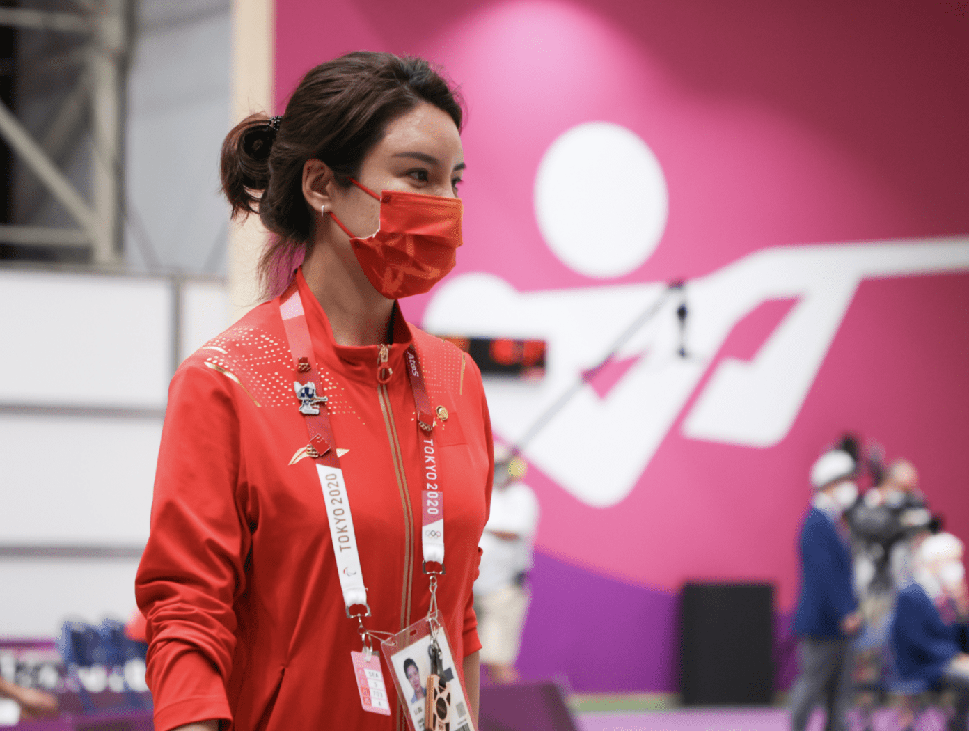 老公|杜丽真是人生赢家，老公弟子都拿金牌，自己穿红色运动服美成了花