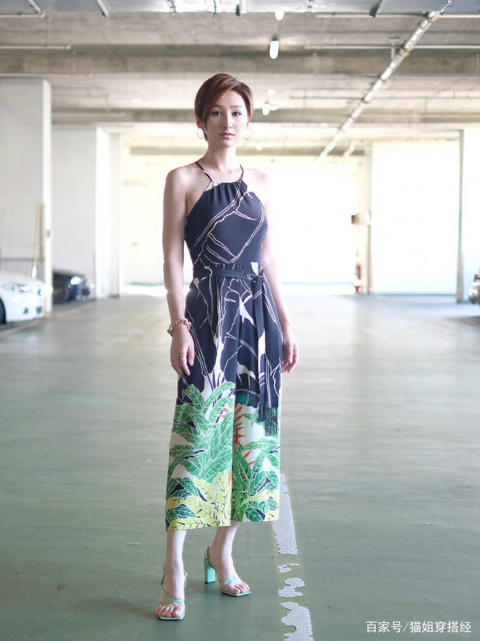 曲线|高海宁“翻红”后越发自信，大胆挑战紧身裙，裹出曲线惊艳了