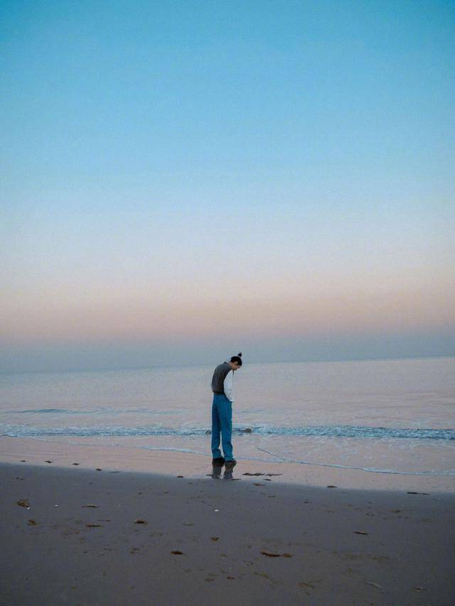 整体|“大表姐”刘雯真时尚，简约阔腿裤也时髦，不愧是超模界翘楚