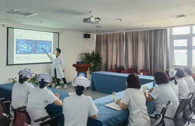 辅助|航天城院区16病区开展“达芬奇机器人辅助腹腔镜肾错构瘤剜除术”护理查房