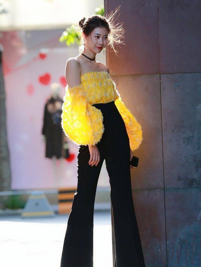 毛衣|穿休闲装也很美的女生,造型吸睛让人羡慕,秀出了自信大方的感觉