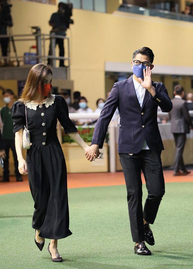 贵妇|郭富城真有福气，老婆穿搭温柔大方，虽然年轻却很有贵妇气质