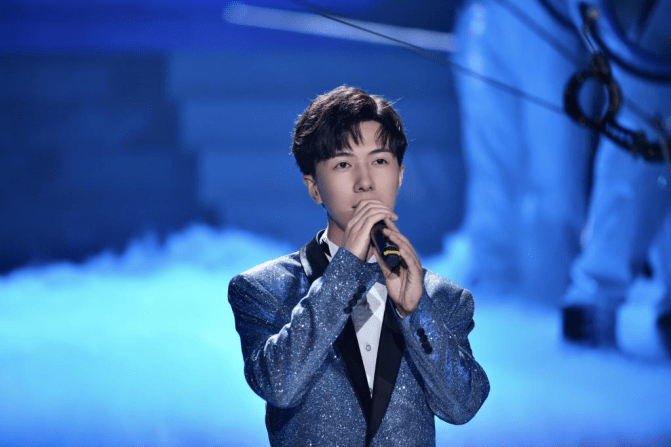 《星光大道》惊现黑马,繁星互娱厂牌音乐人张斯可拿下周冠军