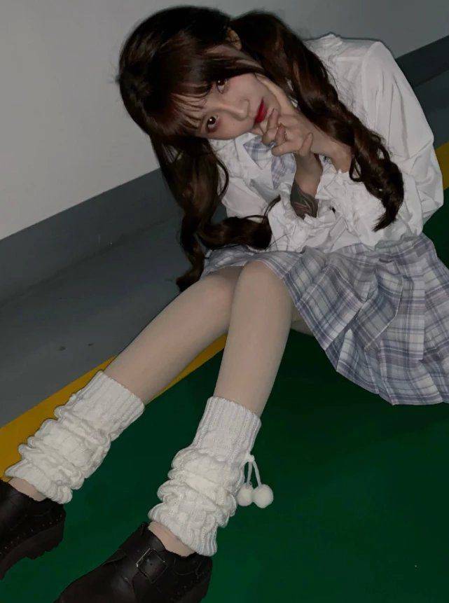 杨清柠很喜欢穿洛丽塔裙和日系学院装之类的衣服,比较减龄和二次元,她