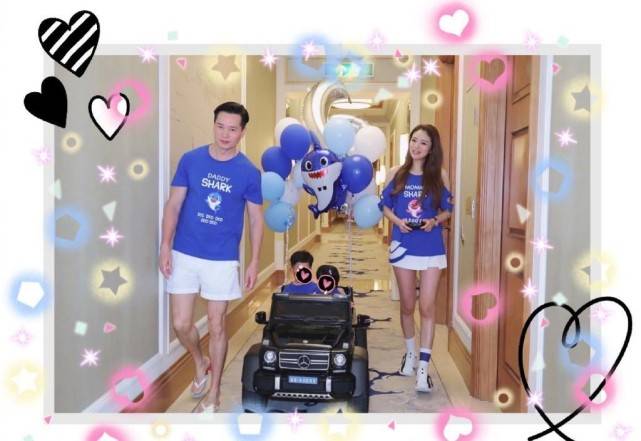 身材|安以轩保养得真好,穿破洞T恤秀幸福家庭,身材曲线一点没走形