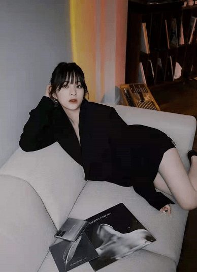 廓形|西装花式穿法太实用！不仅打造干练感还能凸显女人味，快get起来