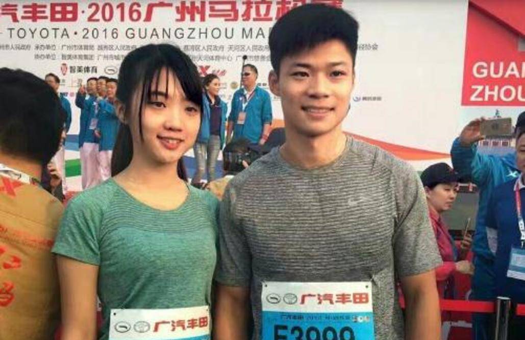 苏炳添百米封神,仙女颜值初恋娇妻曝光:从校服到婚纱,太甜了!